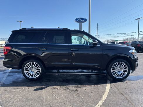 Used 2024 Ford Expedition Limited image 4