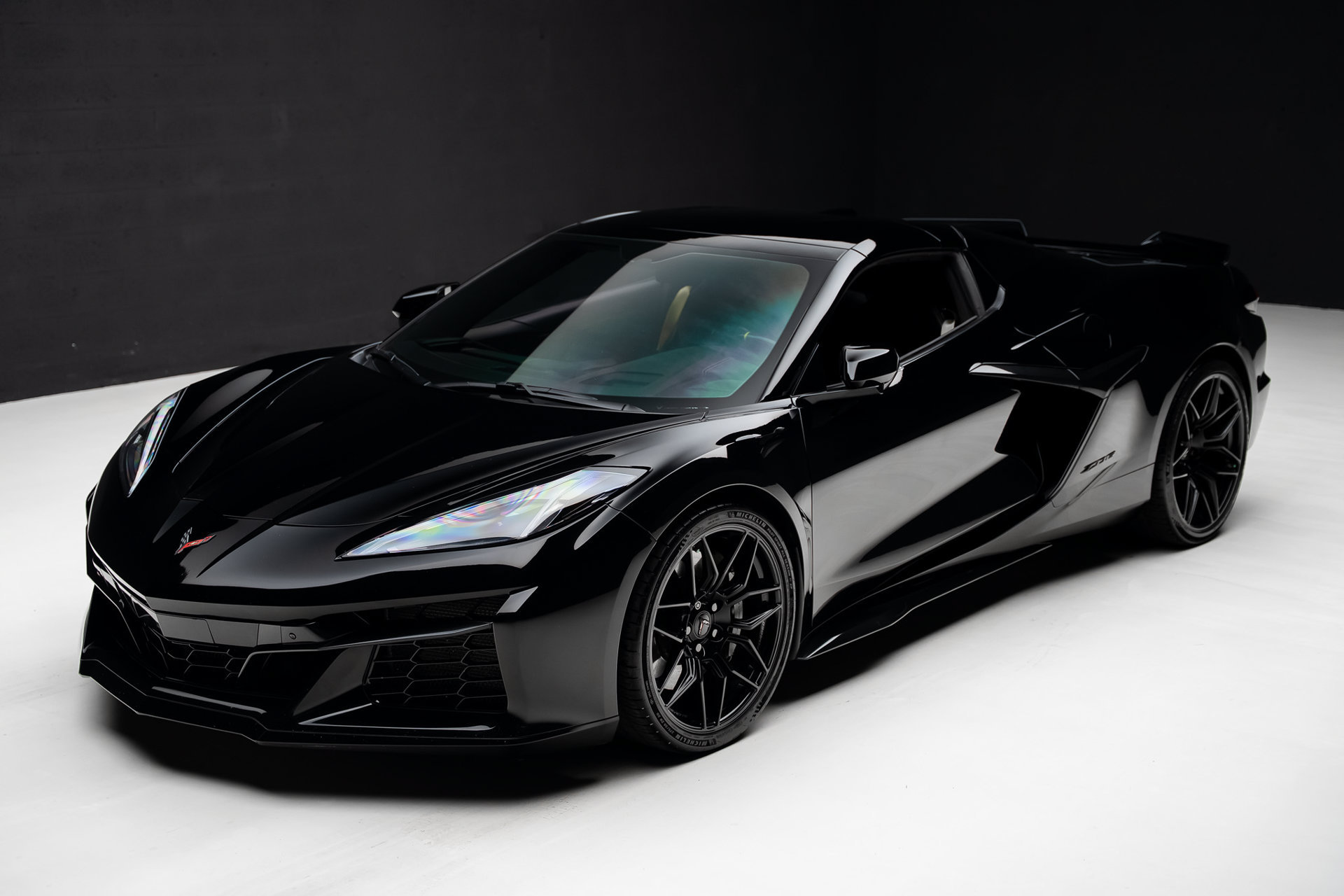 Used 2023 Chevrolet Corvette Z06 w/ Stealth Interior Trim Package RWD image 5