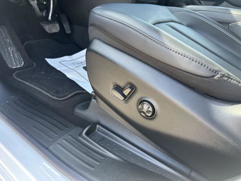 Used 2026 Chrysler Voyager LX image 19