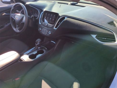 Used 2024 Chevrolet Malibu LT image 28