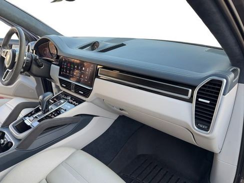 Used 2022 Porsche Cayenne GTS image 31