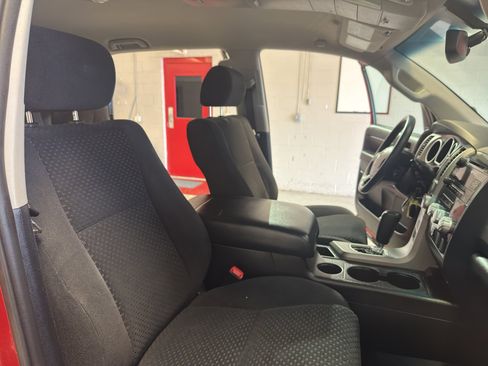 Used 2013 Toyota Tundra 4x4 CrewMax image 22