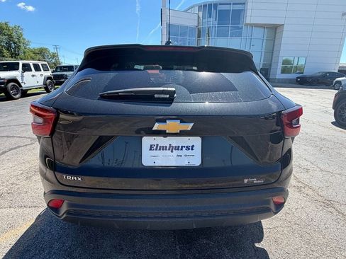 Used 2025 Chevrolet Trax LS FWD image 5