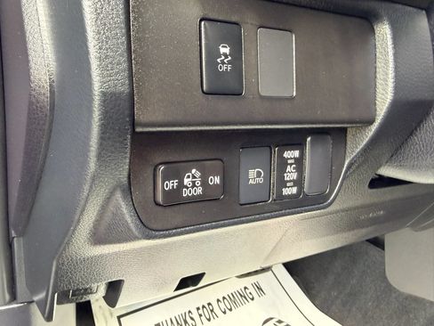 Used 2020 Toyota Tacoma TRD Off-Road AWD/4WD image 26