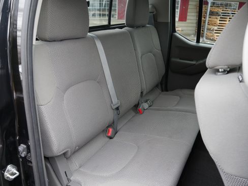 Used 2017 Nissan Frontier SV w/ Moonroof Package image 25