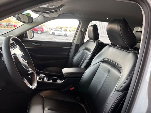 Used 2023 Jeep Grand Cherokee Limited image 8