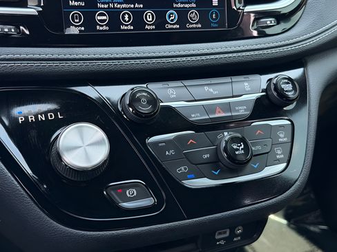 Used 2019 Chrysler Pacifica Limited w/ S Appearance Package FWD image 55