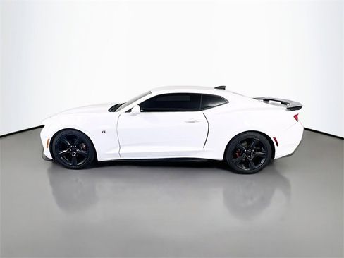 Used 2018 Chevrolet Camaro LT w/ Technology Package image 4