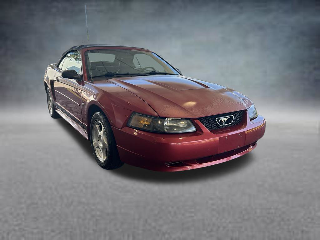 Used 2003 Ford Mustang Convertible RWD image 2