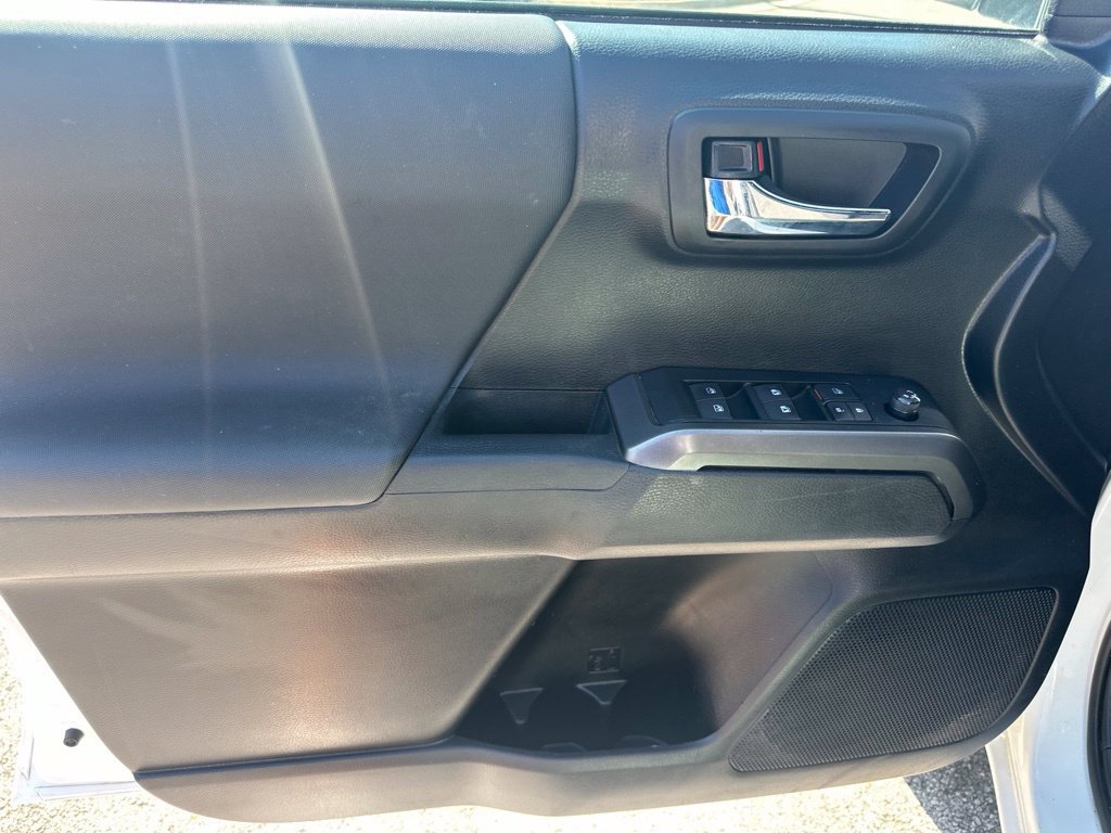 Used 2022 Toyota Tacoma TRD Sport w/ Technology Package RWD image 18