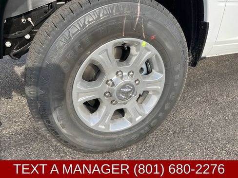 New 2026 RAM 3500 Big Horn AWD/4WD image 9