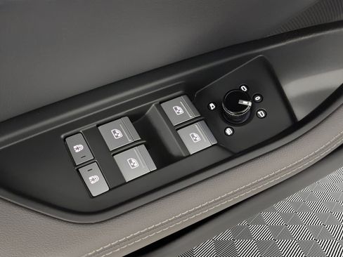 Used 2023 Audi e-tron Premium Plus w/ Premium Plus Package image 15