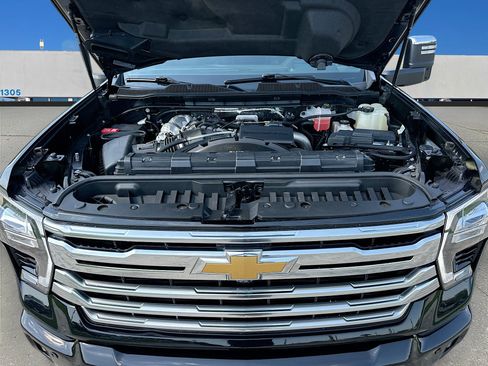 Used 2024 Chevrolet Silverado 2500 High Country w/ High Country Premium Package AWD/4WD image 31