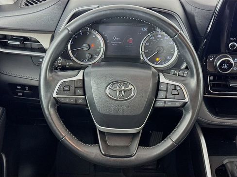 Used 2023 Toyota Highlander XLE image 35