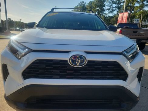 Certified 2023 Toyota RAV4 LE AWD/4WD image 4