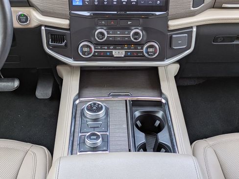 Used 2024 Ford Expedition Limited AWD/4WD image 20