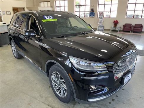 Used 2023 Lincoln Aviator AWD image 2
