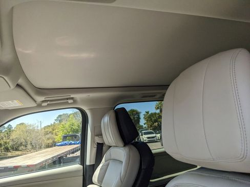 Used 2025 Lincoln Navigator Reserve AWD/4WD image 23