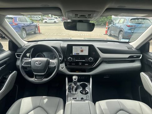 Used 2026 Toyota Highlander XLE AWD/4WD image 12