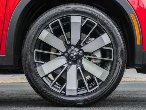 New 2025 Mitsubishi Outlander SE image 15