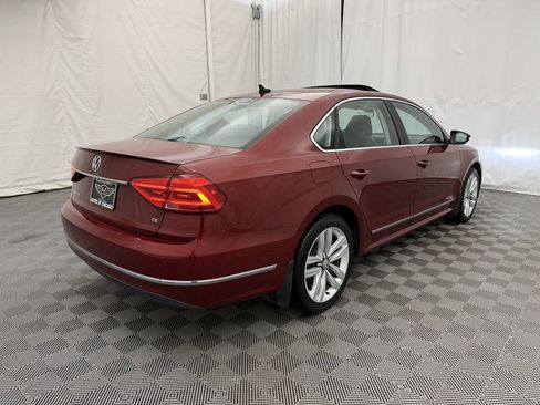 Used 2016 Volkswagen Passat 1.8T SEL Premium image 5