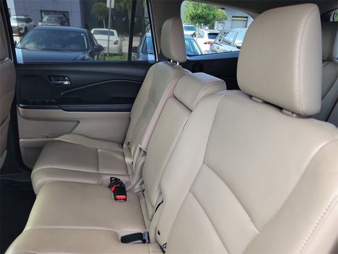 Used 2016 Honda Pilot Touring image 15