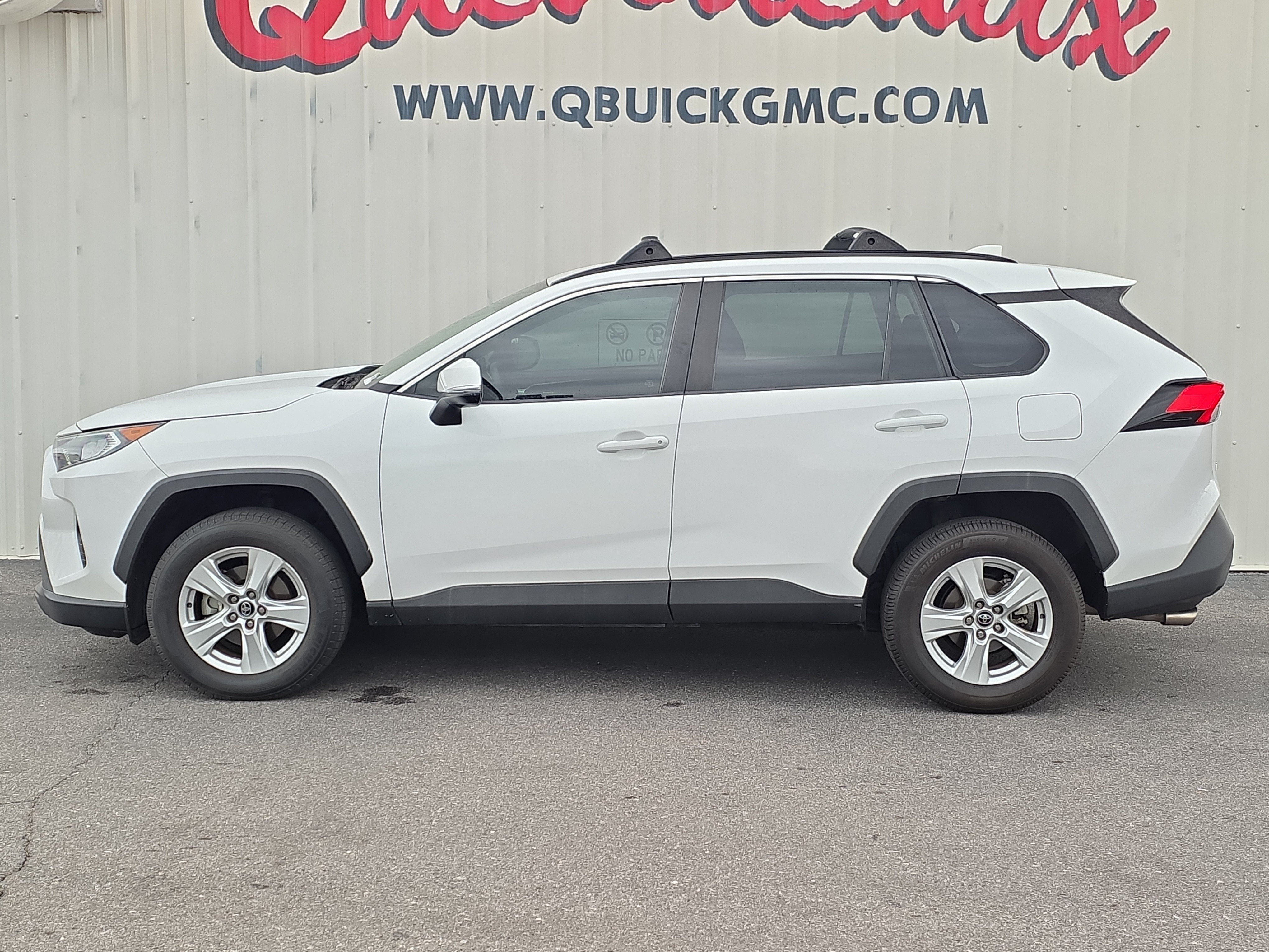 Used 2020 Toyota RAV4 XLE FWD image 4