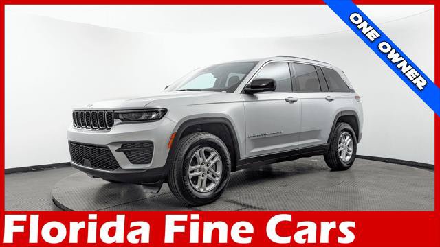 Used 2024 Jeep Grand Cherokee Laredo RWD image 1