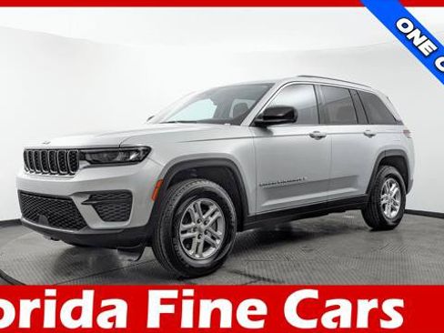 Used 2024 Jeep Grand Cherokee Laredo RWD image 1