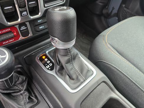 Used 2024 Jeep Wrangler Unlimited Sport AWD/4WD image 37