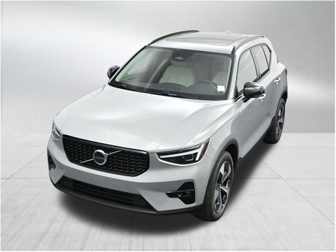 New 2026 Volvo XC40 B5 Plus w/ Protection Package Premier AWD/4WD image 20