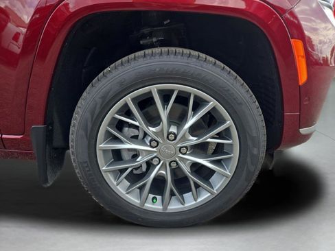 New 2025 Jeep Grand Cherokee L Summit w/ MOPAR Finishing Package AWD/4WD image 33