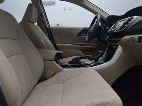 Used 2017 Honda Accord EX image 21