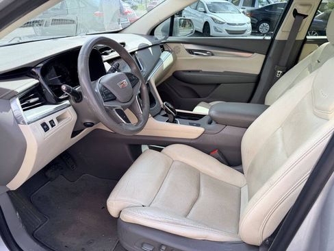 Used 2017 Cadillac XT5 Luxury w/ LPO, Wheel Lock Package FWD image 9