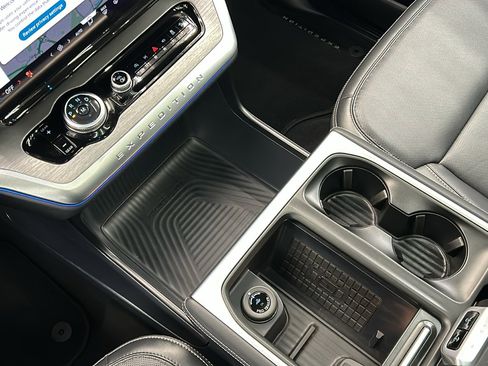 Used 2025 Ford Expedition Platinum w/ Driver's Package image 29