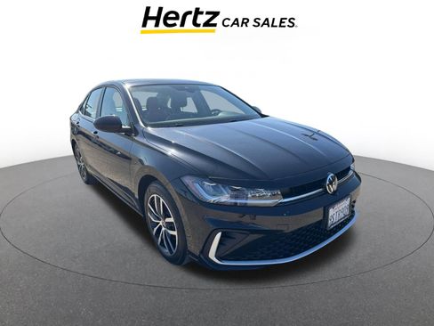 Used 2025 Volkswagen Jetta SE image 1