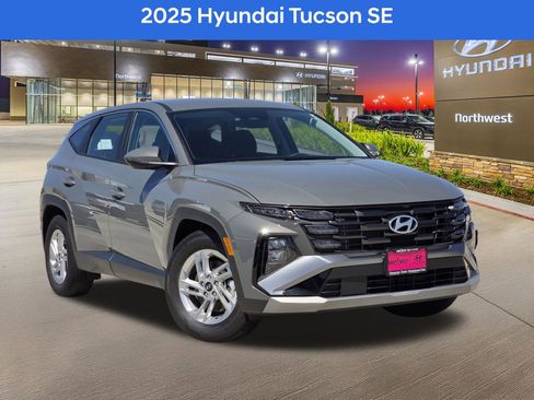 Used 2025 Hyundai Tucson SE image 1