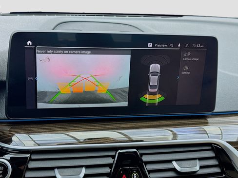 Used 2023 BMW 530e w/ Premium Package image 10