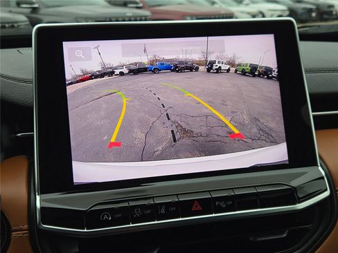 Certified 2024 Jeep Compass Limited image 30