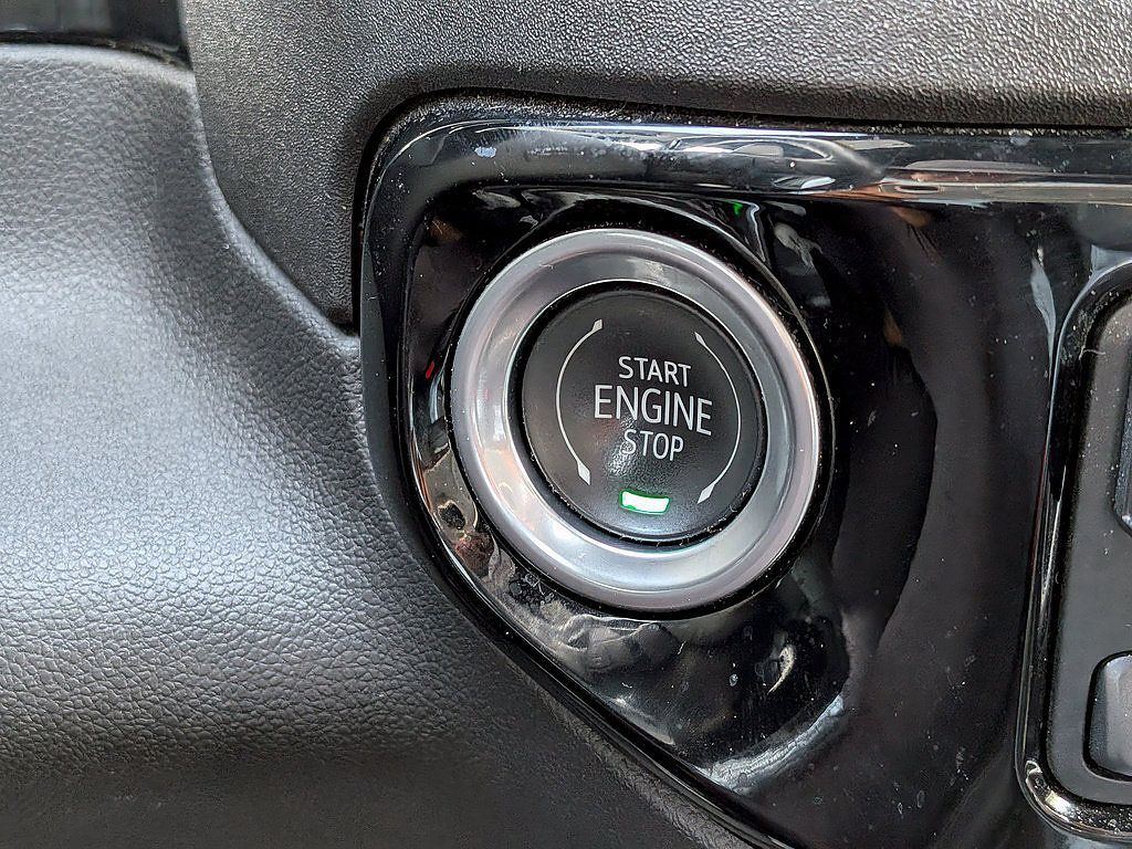 Certified 2025 Chevrolet Silverado 1500 High Country AWD/4WD image 86