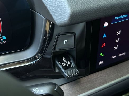 Certified 2025 Porsche Cayenne AWD/4WD image 16