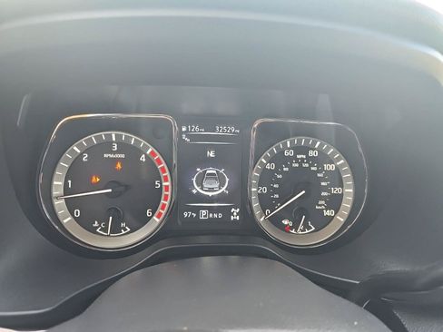 Used 2017 Nissan Titan SV AWD/4WD image 7