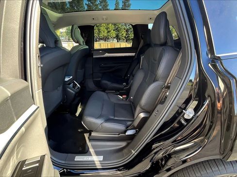 New 2025 Volvo EX90 Plus w/ Protection Package Premier image 12