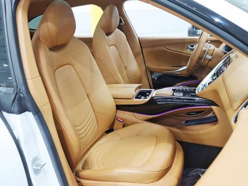 Used 2023 Aston Martin DBX AWD/4WD image 33