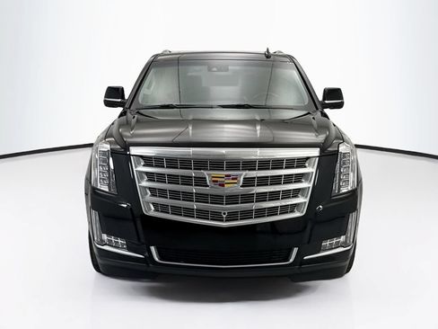 Used 2020 Cadillac Escalade Luxury w/ LPO, Radiant Package AWD/4WD image 2