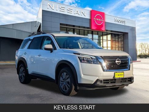 New 2025 Nissan Pathfinder SV image 2