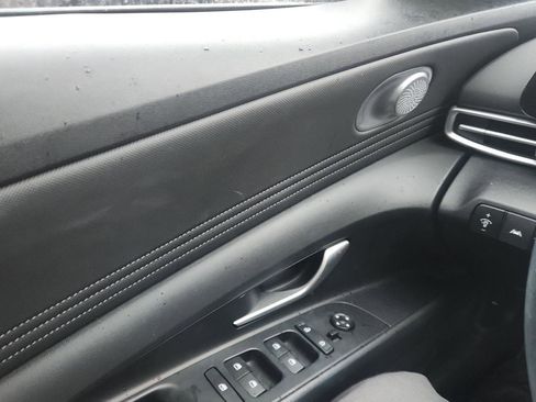 Used 2023 Hyundai Elantra SEL w/ Convenience Package image 10