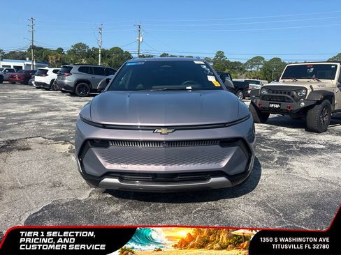 Used 2025 Chevrolet Equinox EV LT FWD image 3
