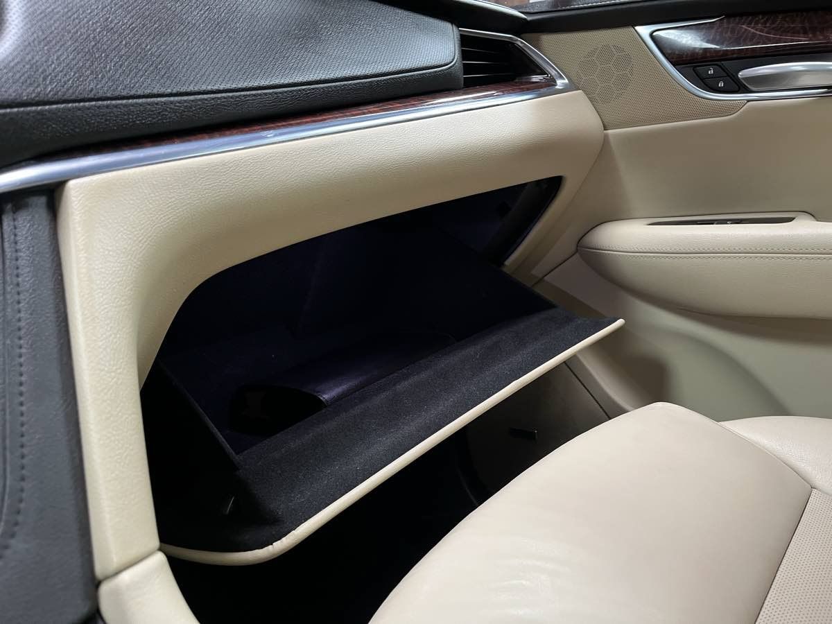 Used 2018 Cadillac XT5 Premium Luxury w/ LPO, Wheel Lock Package AWD/4WD image 20