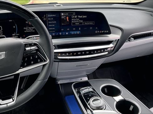 Used 2024 Cadillac Lyriq Luxury RWD image 8